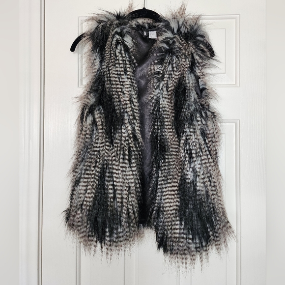 Feather vest - Picture 1 of 4